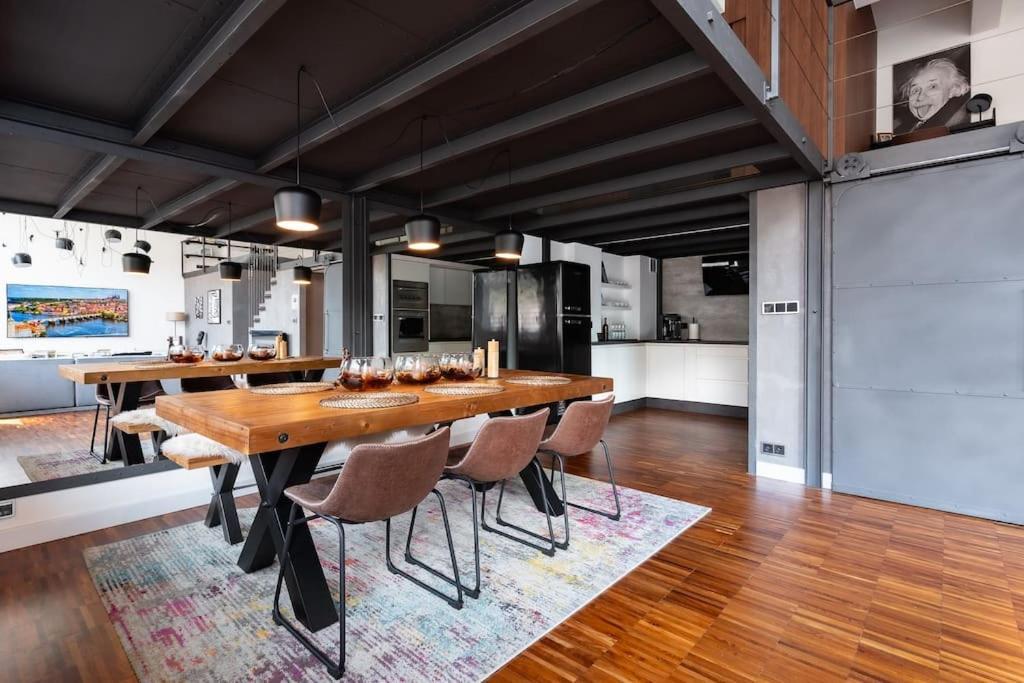 The Factory Loft Prague Apartamento Exterior foto